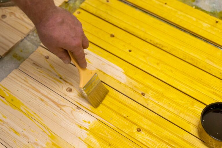 Najczęstsze błędy przy stosowaniu impregnatu do drewna i jak ich uniknąć